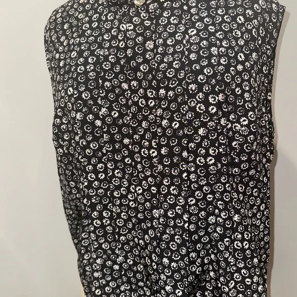 Chanel Coco Floral-Print Sleeveless Shirt Blouse in Black/White 44(US12) - Picture 8 of 12